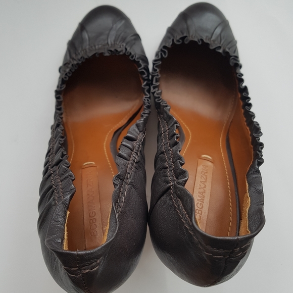 BCBG MAX AZRIA brown frilled pump - Picture 3 of 6